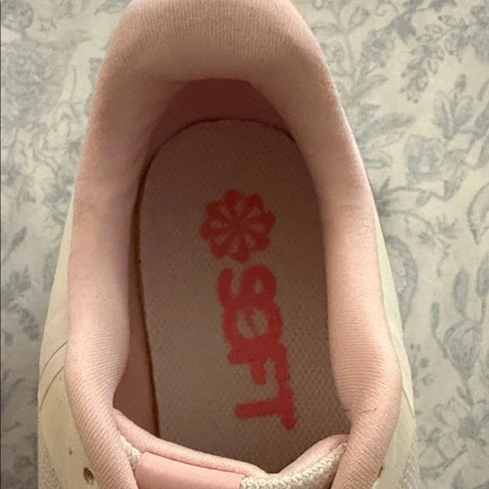 Nike Women's White and Pink Athletic Shoes - Picture 4 of 6